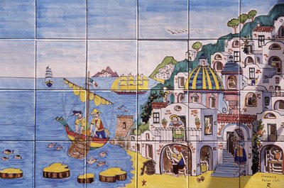 イタリア、カンパニア州、アマルフィ海岸、ポジターノ、陶製パテット 作： John Pardon