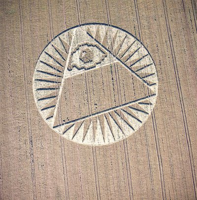 小麦畑のクロップサークル、ハンプシャー州ハイクレア、2002年7月21日（航空写真 作： Ferdinand Georg Waldmuller
