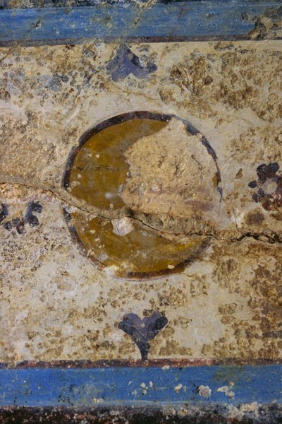 イタリア、マルケ州、ウルビサリア、古代ローマ都市ウルブス・サルビアのサルス・アウグスタ神殿-クリプトポルティコスのフレスコ画断片（写真） 作： William Walcutt