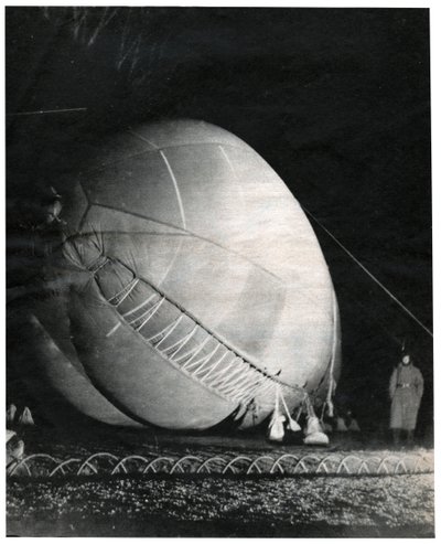 パリの封鎖、第二次世界大戦、1940～1943年頃 作： . .