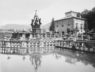 ヴィテルボ郊外のバグナイアにあるヴィラ・ランテの主噴水。 作： Henry Charles Fehr