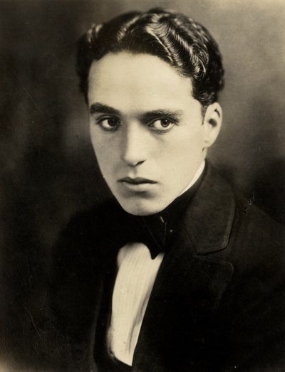 チャーリー・チャップリンの肖像（1918年頃）（セピア色の写真 作： Hippolyte Lalaise Devéria