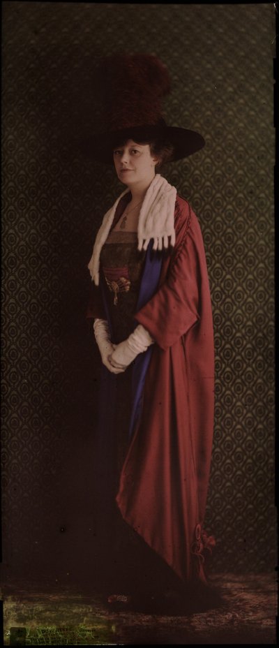 儀式用のローブを着た女性の肖像、1912年頃 作： Frederick (attr. to) Barnard