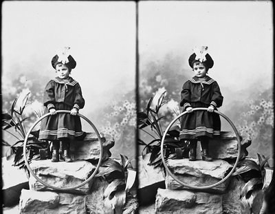 セーラー服を着た少女の肖像 立体写真 作： Henry Charles Fehr