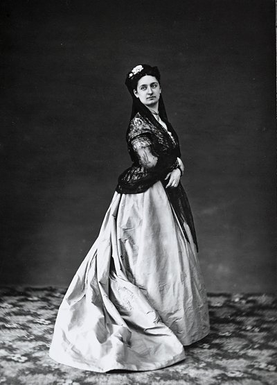 ショールを羽織った女性の肖像 作： Henry Charles Fehr