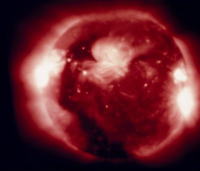 スカイラブがX線で撮影した太陽の姿 作： Henry Charles Fehr