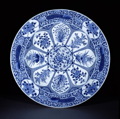 青と白の皿、康熙帝時代、1700年頃（磁器 作： Chinese School