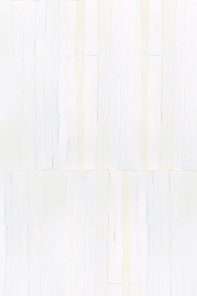 白い縦長の抽象画 作： cartissi