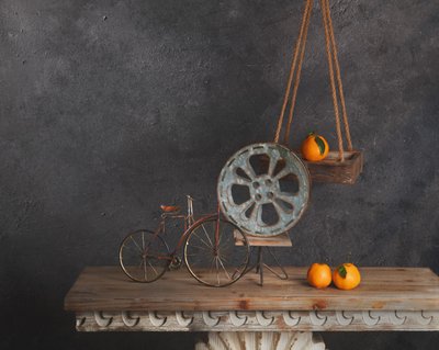 素朴な自転車の静物画 作： chenyi wang