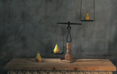 素朴な洋梨のバランス 作： chenyi wang