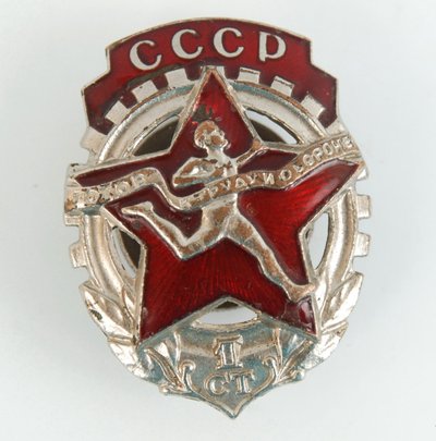 ソビエトGTOの労働と防衛の準備ができています。バッジ、1930年代 作： decorations and medals Orders