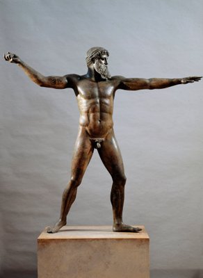ギリシャ美術：アルテミシオン岬の神と呼ばれるブロンズ像 彫刻家カラミス（紀元前5世紀）の作とされる、紀元前460年、ディム。209 cm -  アテネ、国立考古学博物館 (inv. 15161) - ギリシア文明：ゼウスまたはPの像（しばしば海からの神と呼ばれる）。