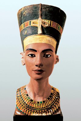 エジプト王妃ネフェルティティの胸像（紀元前1353～1336年