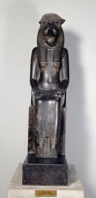 とっておきし福袋 エジプトのアンティーク：獅子の神セクメトとシェションク1世の 仏教