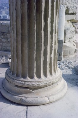 北ポーチの柱の底 紀元前421 405年