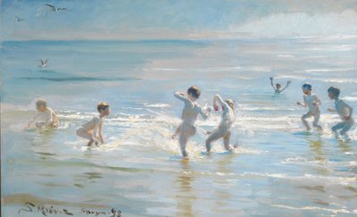 少年たちの群れが輝く太陽の水に