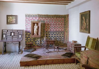 ミゲルデセルバンテスの家の内部                                    アート作品の設定をする