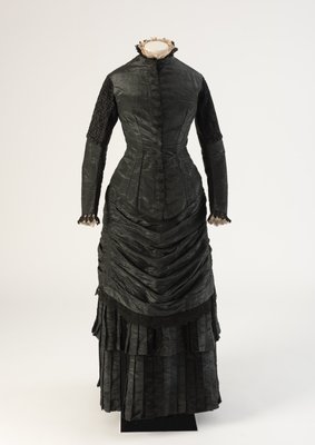 黒い水をまかれた絹の喪服 10年代