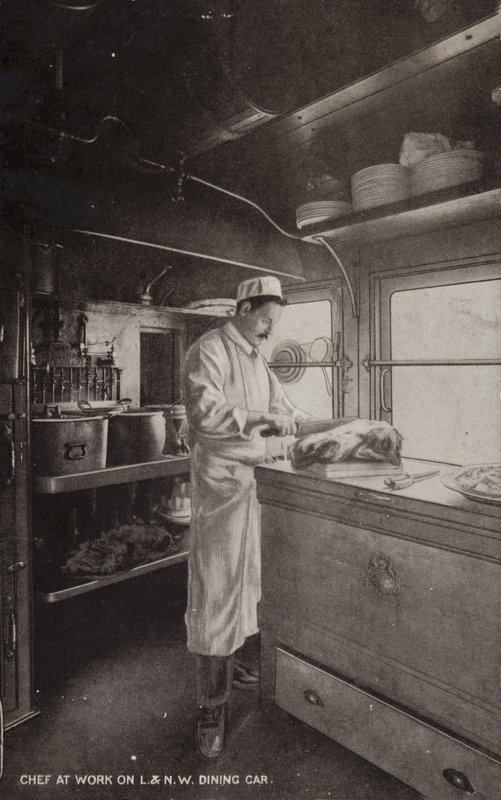 L と NW の食堂車で働くシェフ (b/w 写真) 作： （後）イギリスの写真家