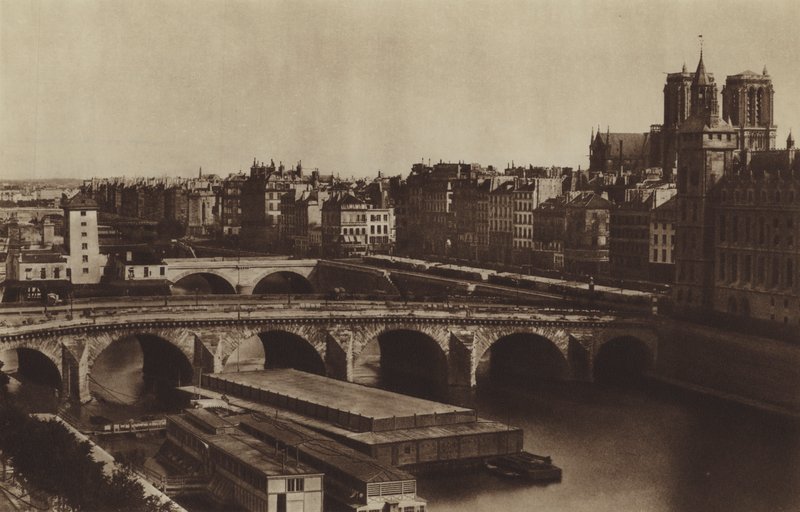 Quai DesaixとQuai Napoleon、現在のQuai de la Corse(モノクロ写真) 作： （後）フランスの写真家