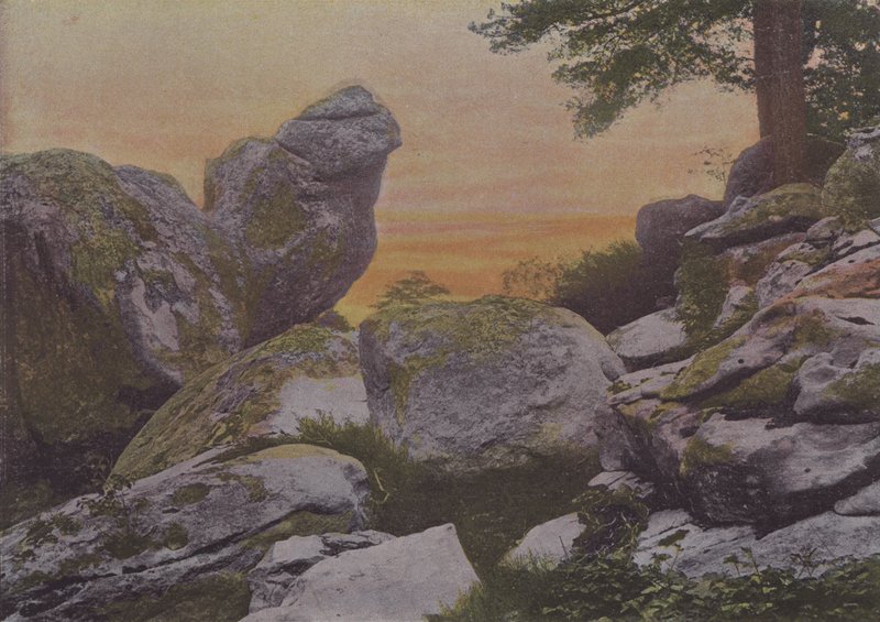 ウッシー山の岩石（カラー写真 作： （後）フランスの写真家