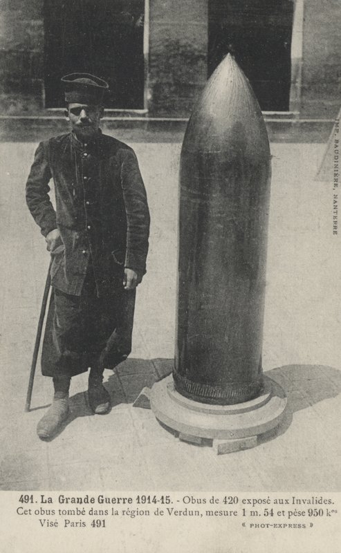 第一次世界大戦の爆弾と負傷した兵士 作： フランスの写真家