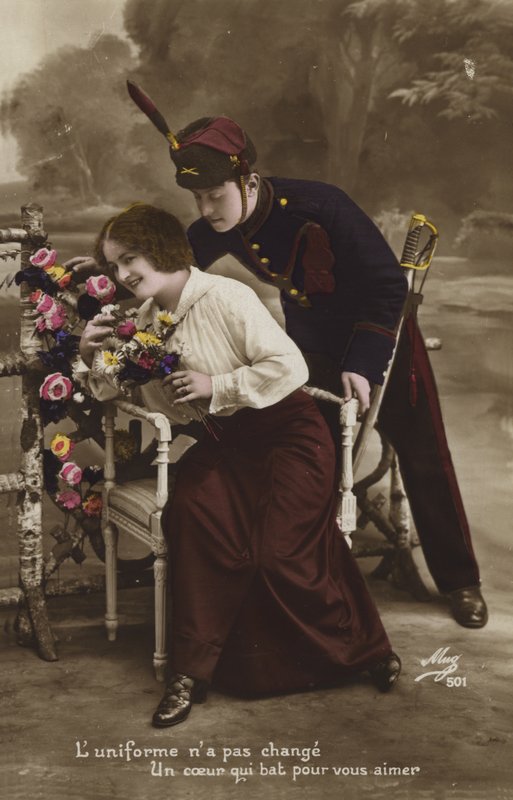 兵士を持つ少女 作： フランスの写真家