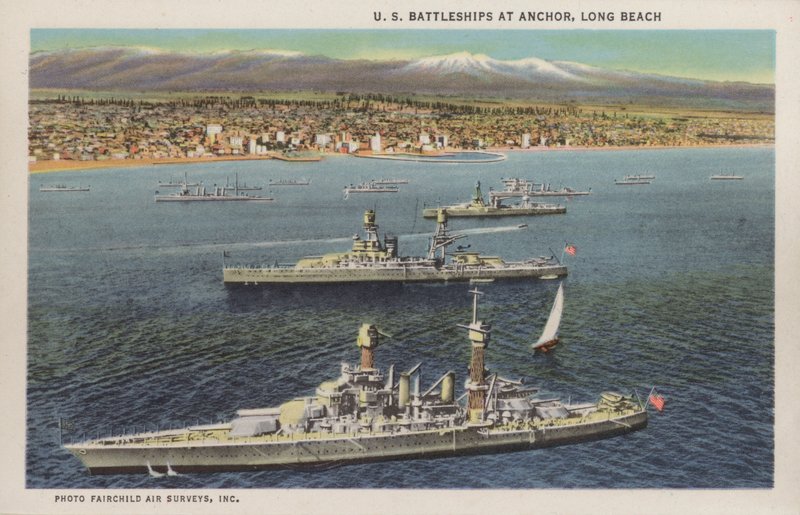 カリフォルニアロングビーチに停泊中のアメリカ戦艦（写真 作： アメリカの写真家（後）