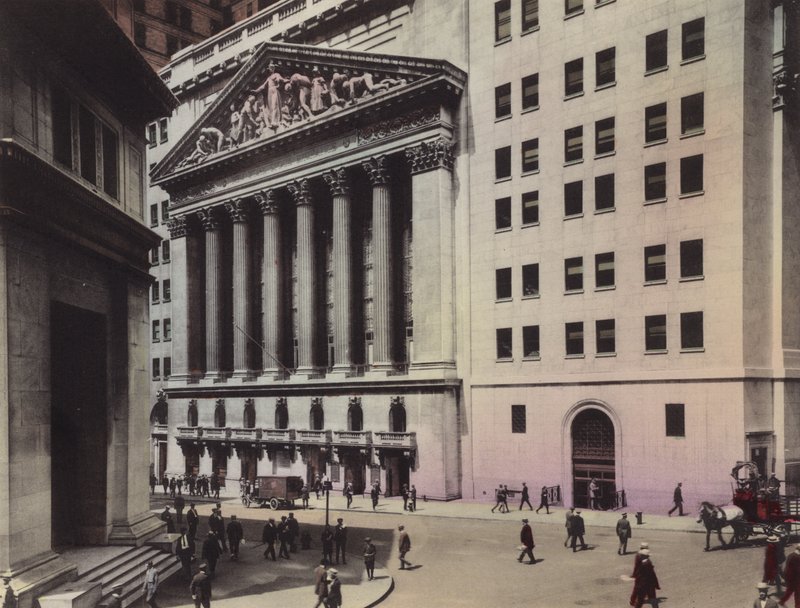 ニューヨークJ P Morgan and Co; New York Stock Exchange (photo) 作： アメリカの写真家（後）