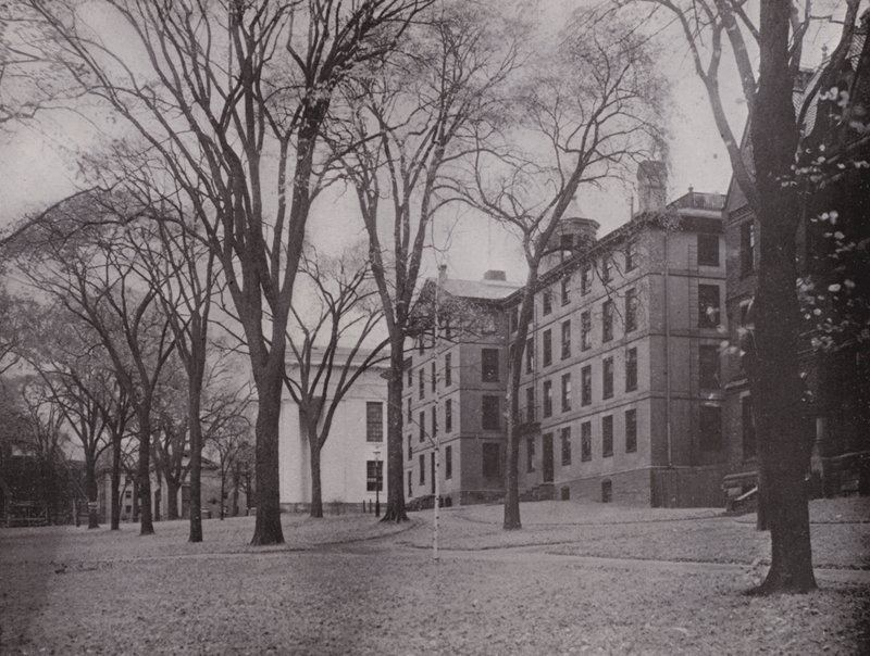 ロードアイランド州プロビデンス。ブラウン大学のキャンパス（モノクロ写真 作： アメリカの写真家（後）