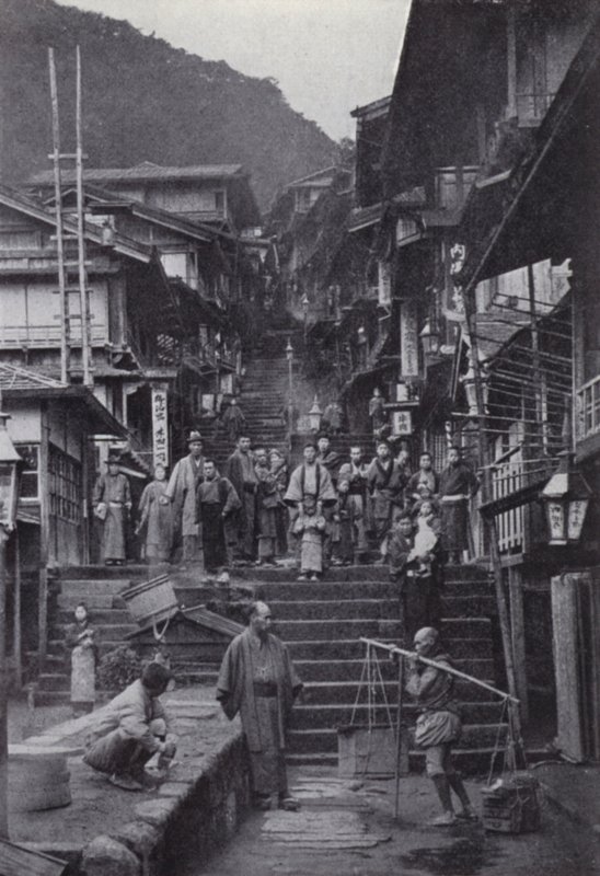 温泉の里・伊香保のメインストリート（モノクロ写真 作： アメリカの写真家（後）