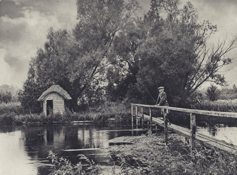 レックフォード水上の小屋（モノクロ写真） 作： エドワード・アルフレッド・バートン