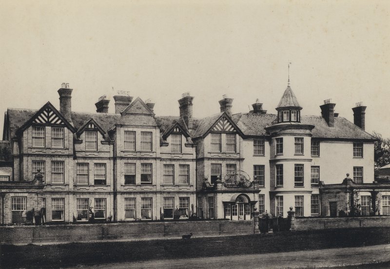 Aldeburgh, Wentworth Castle Hotel (モノクロ写真) 作： 英語の写真家