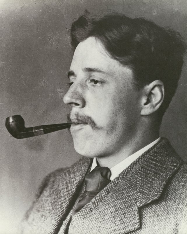 アーノルド・ベネット、パイプを吸う、ポートレート（モノクロ写真 作： 英語の写真家