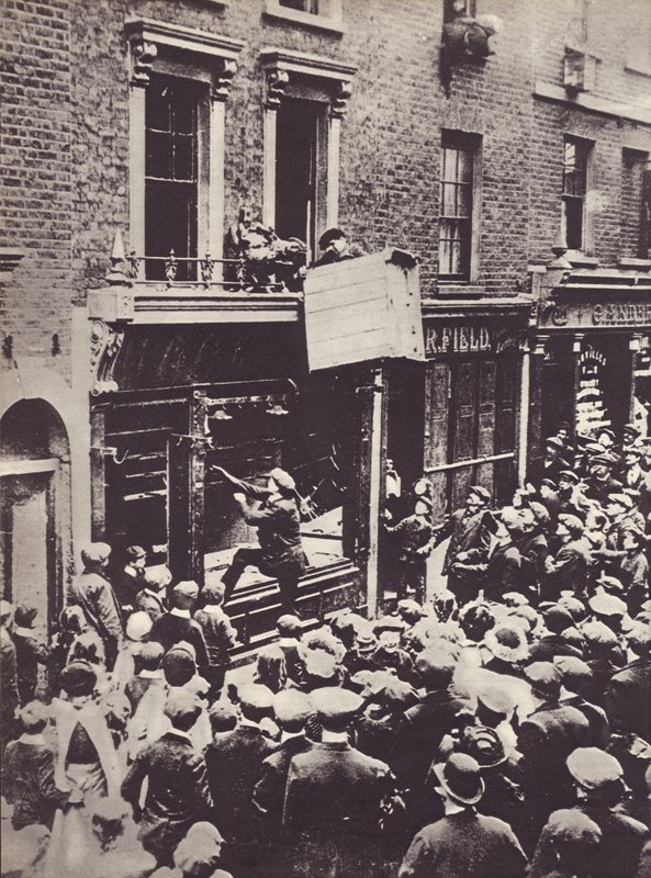 1914年頃、ロンドンのドイツショップへの攻撃 作： 英語の写真家