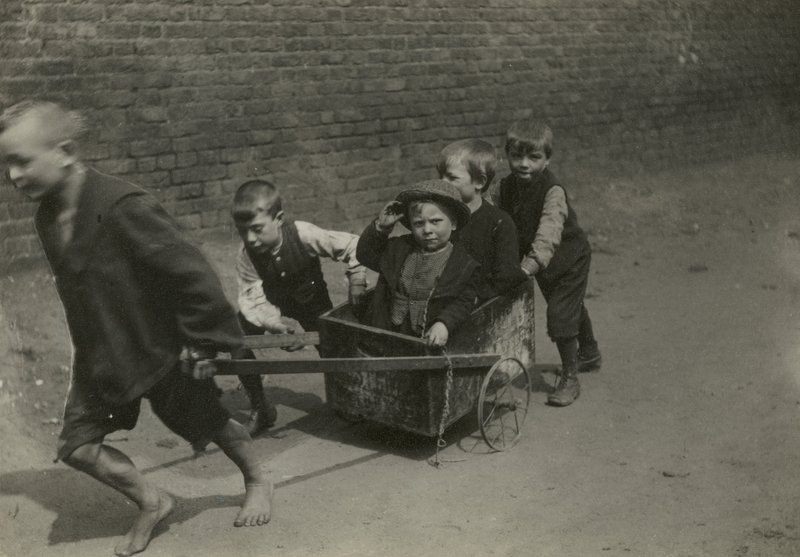 子供の貧困、ロンドン 作： 英語の写真家