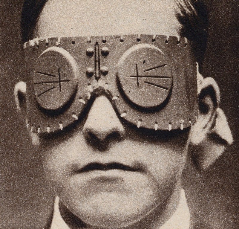 砲弾の破片から着用者を守るゴーグル、第一次世界大戦（モノクロ写真） 作： 英語の写真家