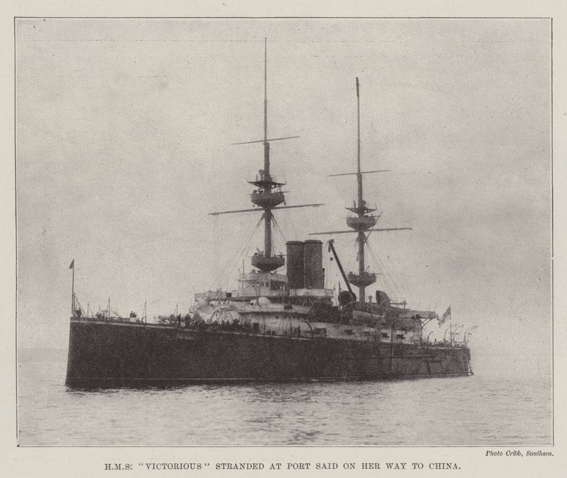 HMS Victoriousが中国に向かう途中、ポートサイドで立ち往生 作： 英語の写真家