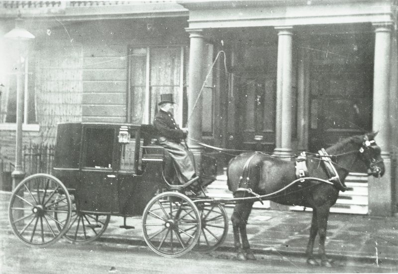 馬車、1890 | 英語の写真家