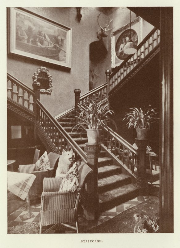 レベンス・ホテル階段（モノクロ写真 作： 英語の写真家