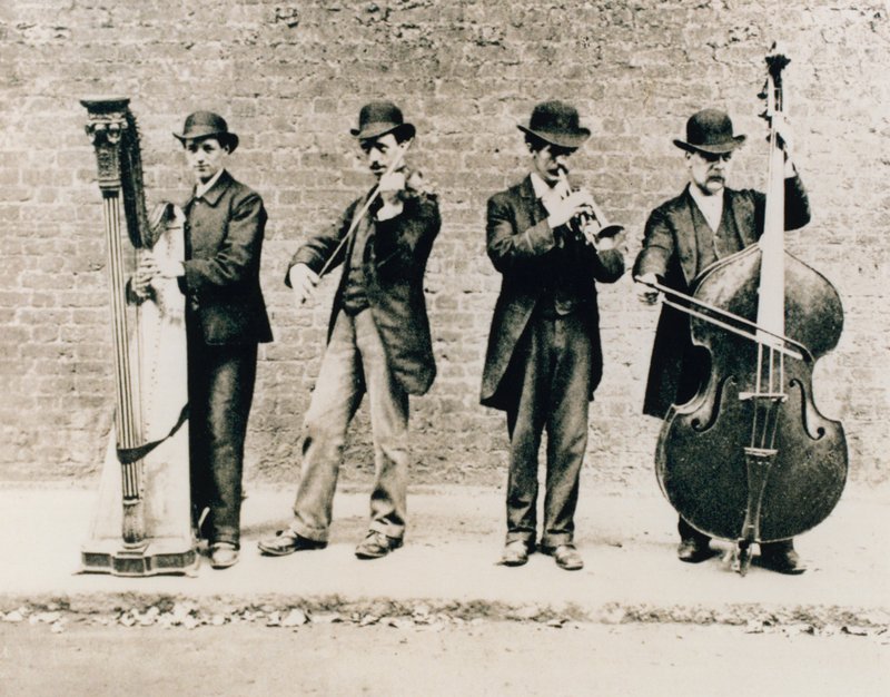 1884年のグリニッジのミュージシャン 作： 英語の写真家
