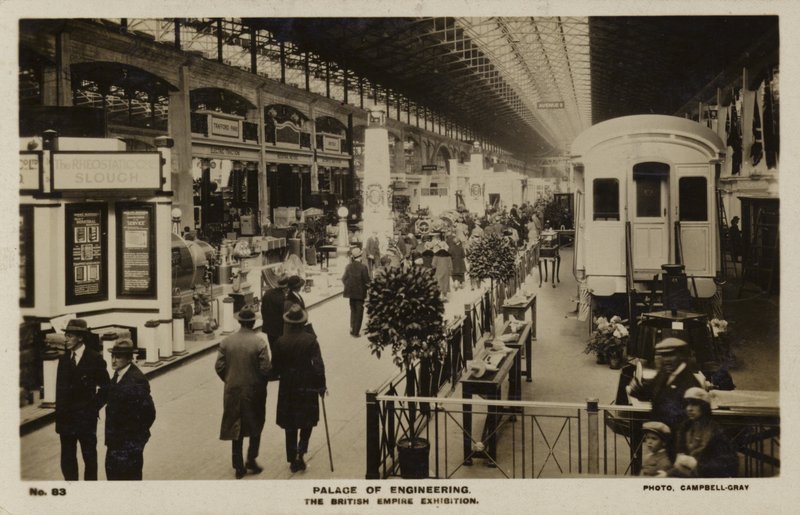 1924年と1925年にミドルセックスのウェンブリーで開催された大英帝国博覧会の工学宮殿 作： 英語の写真家