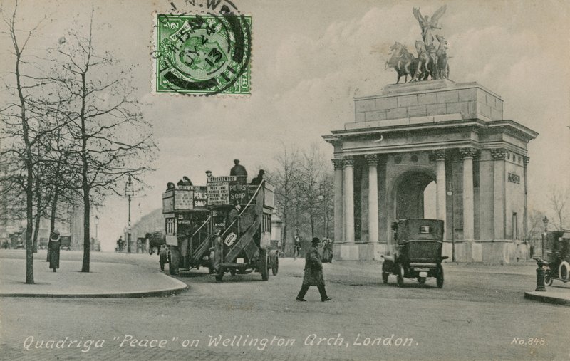 ロンドンのウェリントンアーチのQuadriga平和。 1913年に送られたはがき。 作： 英語の写真家
