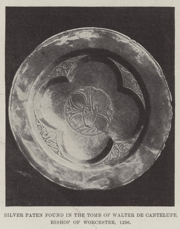 1236年、ウスターの司教、ウォルター・デ・カンテルペの墓で発見されたシルバー・パテン 作： 英語の写真家