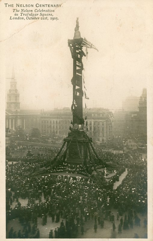 1905年10月21日、ロンドンのトラファルガースクエアでネルソンのお祝い 作： 英語の写真家