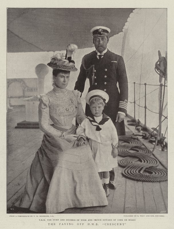 HMSクレセントの支払い 作： 英語の写真家
