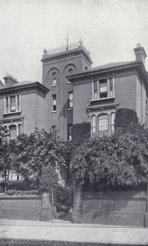 The Residence of Theodore Watts-Dunton and Algernon C Swinburne, The Pines, Putney (白黒写真) 作： 英語の写真家