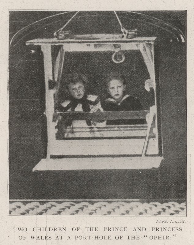 オフィールのポートホールにいる王子とウェールズの王女の2人の子供 作： 英語の写真家