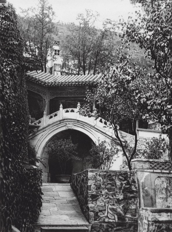 北京、四山、石堤を、池里、西山の僧院庭園（モノクロ写真） 作： エルンスト・ベルシュマン