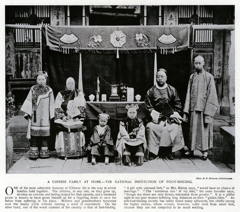 中国の家庭での様子、国立足縛り研究所（モノクロ写真 作： ヨーロッパの写真家